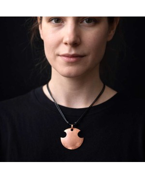 Pendentif disque ajouré en cuivre massif pour femme – Éclipse