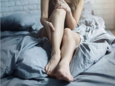Le syndrome des jambes sans repos : causes, symptômes et traitements